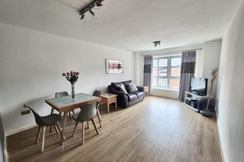 Available 17th August - A well presented two bedroom apartment in the Point 3 development, ideally located in the heart of the Jewellery Quarter. The property offers a bright living and dining area, a