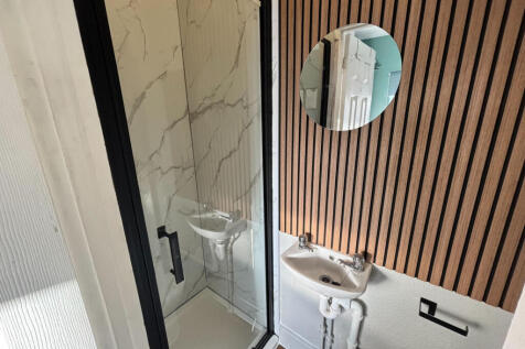 Flat 3 bathroom