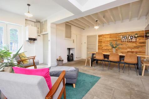 COMBINED DAY ROOM &amp; DINING KITCHEN