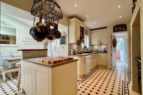 Kitchen dining room
