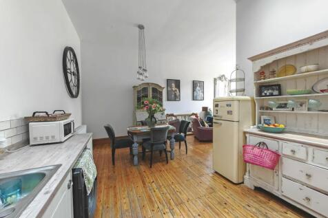 Lounge/Dining Area &amp; Kitchen