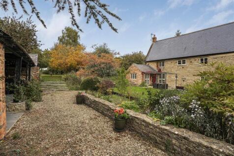 Lower End Farmhouse, 10 High Street South, Tiffiel