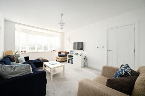 4 bed, 2 bath Detached in Sheffield - Photo 6