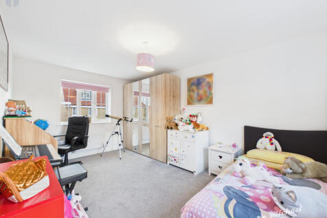 CAM03218G0-PR0644-STILL013