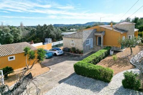 Algarve Bargain 4 Bed Villa For Sale In Loule (1)