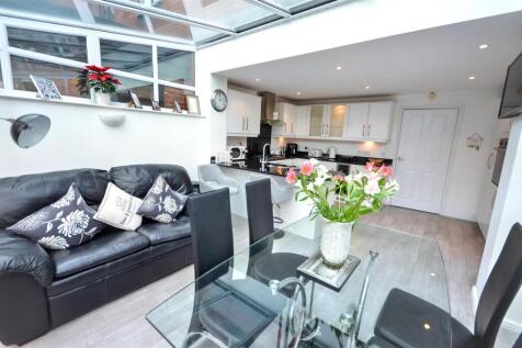 Kitchen & Dining Room