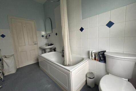 bathroom 2 6 park cr