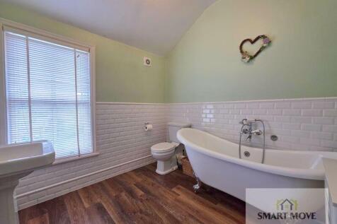 Bathroom (1st Floor)