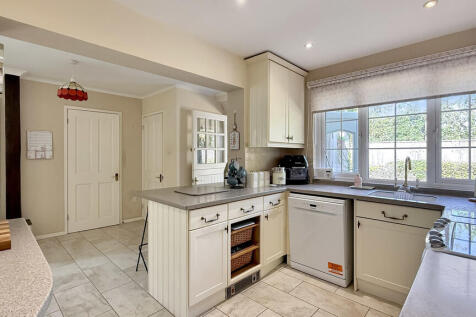 Kitchen/breakfast...