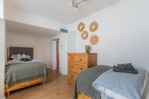 25 Garden Flat-9.jpg