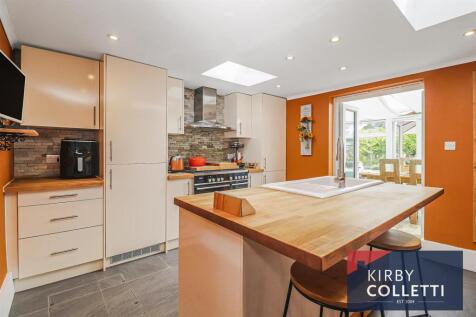 KITCHEN/BREAKFAST ROOM