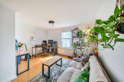 Sitting/Dining Room