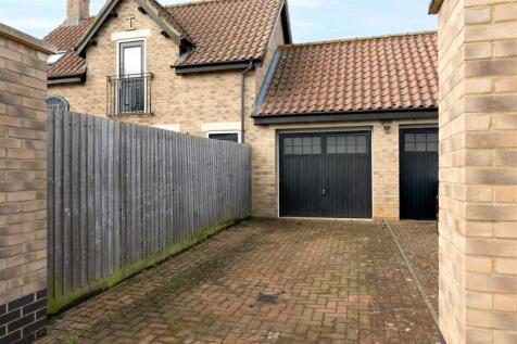 Garage/Driveway Parking