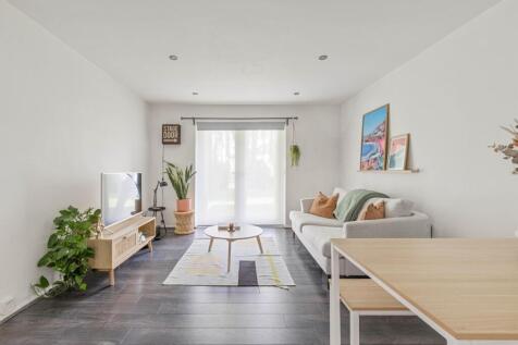 13 Montana Gardens, SE26 - 10.jpg