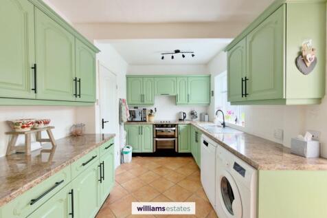 Kitchen / Breakfast Room