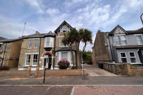 2 Bedroom Flat in W13 8QH