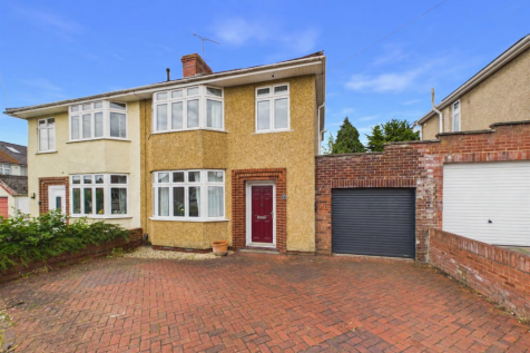 Well proportioned three bed property that compromises of entrance hallway, living room, and modern Kitchen. With three bedrooms at the first floor, the master having a large bay window and fitted ward