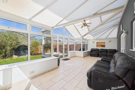 CAM03218G0-PR0592-STILL011