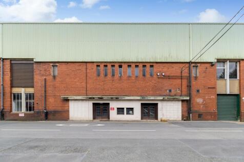 Distribution Warehouse to rent in yeadon