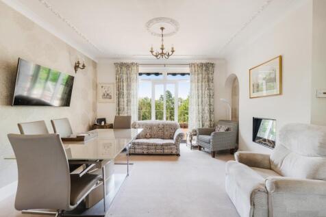 4 bed, 2 bath Detached in Bristol - Photo 6