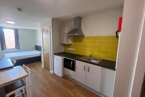 Flat in CH1 2AB