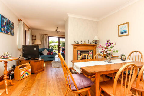 Lounge/Dining Are...