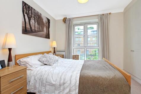 17 MOORE COURT-BE...