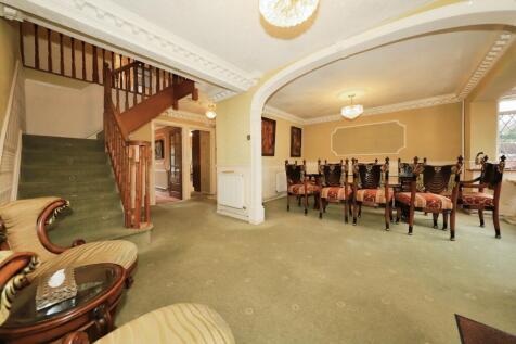 Thruhall/Dining Room