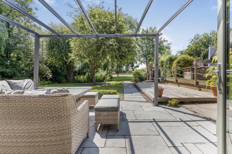 Tall trees, Kites Hardwick