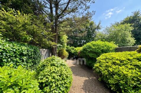 North Street, Dalry gated garden