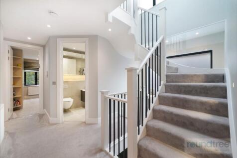 6 bed, 4 bath Detached in edinburgh - Photo 9
