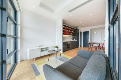 Overlooking the tranquil river, this studio apartment is located on a high floor of Bridgewater House, part of the exciting London City Island development. The well designed property comprises an open