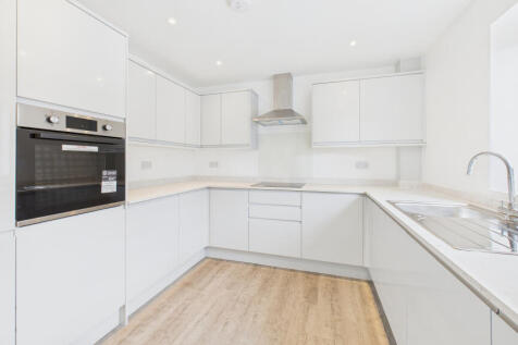 CAM04968G0-PR0060-STILL001