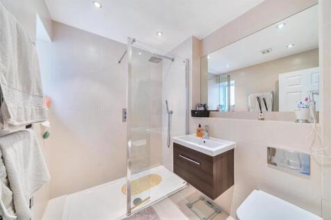 En Suite Shower Room: