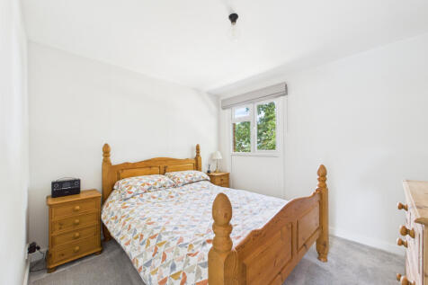 CAM01354G0-PR0586-STILL010