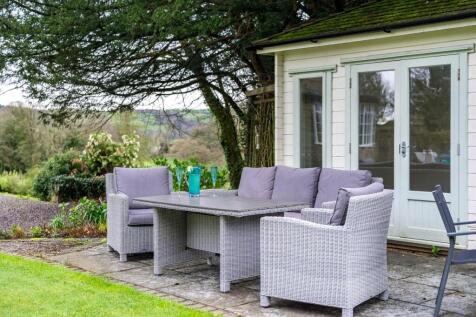 Summer House &amp; Patio