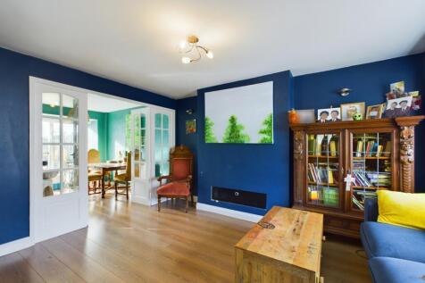 CAM02386G0-PR0113-STILL036