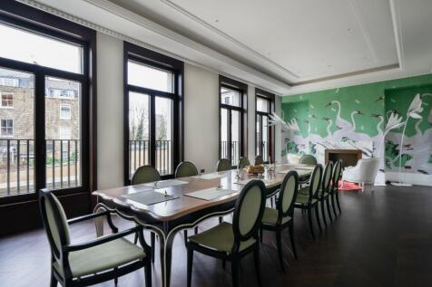7 bed, 8 bath Town House in London - Photo 4