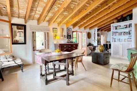 08-Banyalbufar-Historisches Finca-Anwesen-kaufen-tisch