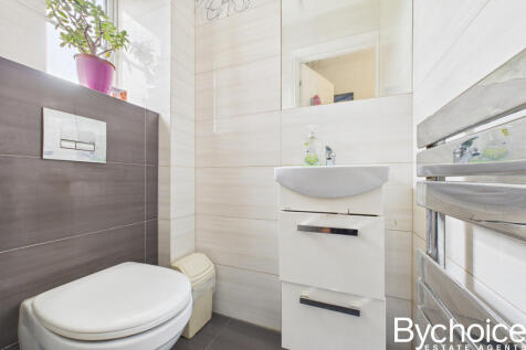 CAM05454G0-PR0063-STILL009