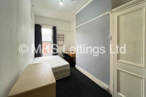 ** £425pcm (Deluxe Inclusive Bills organised by your Landlord, inc Gas, Elec, Water, Wi-Fi , TV Licence & Council Tax) ** DOUBLE ROOM IN SHARED HOUSE ** INDIVIDUAL STUDENT OR PROFESSIONAL ONLY ** A ve