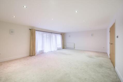 A super, generously sized and recently painted, 2 bedroom apartment with a west facing balcony off the reception room on the second floor of this purpose built development.