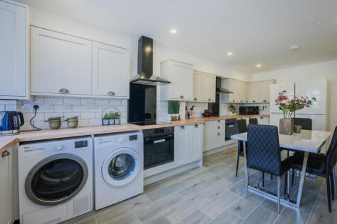 8 Bedroom Semi-Detached in CV4 8GF