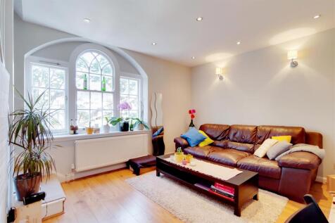 Two-bedroom duplex apartment in SW8 arranged over the fourth and fifth floors. Features a separate high-gloss kitchen, a contemporary shower room, and a bright reception room defined by a prominent ar