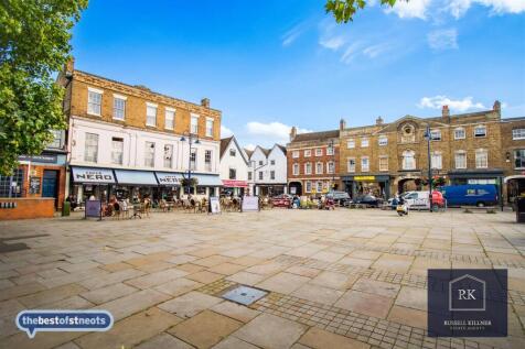 St Neots Market Square.