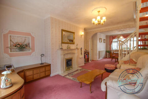 Dual aspect sitting dining room