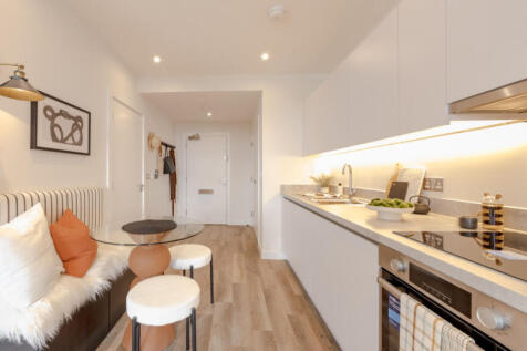 Kitchen | Studio Show Apartment