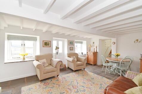 Sitting Room / Dining Room