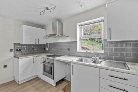 28a Lower Furney Close, HP13 6XQ (LOW RES)-5.jpg