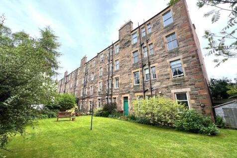 A very spacious, two-bedroom apartment in the southside of the city. UNFURNISHED for maximum tenancy flexibility. Available 9 September 2026!